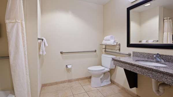  - Best Western Plus Chain of Lakes Inn & Suites Leesburg