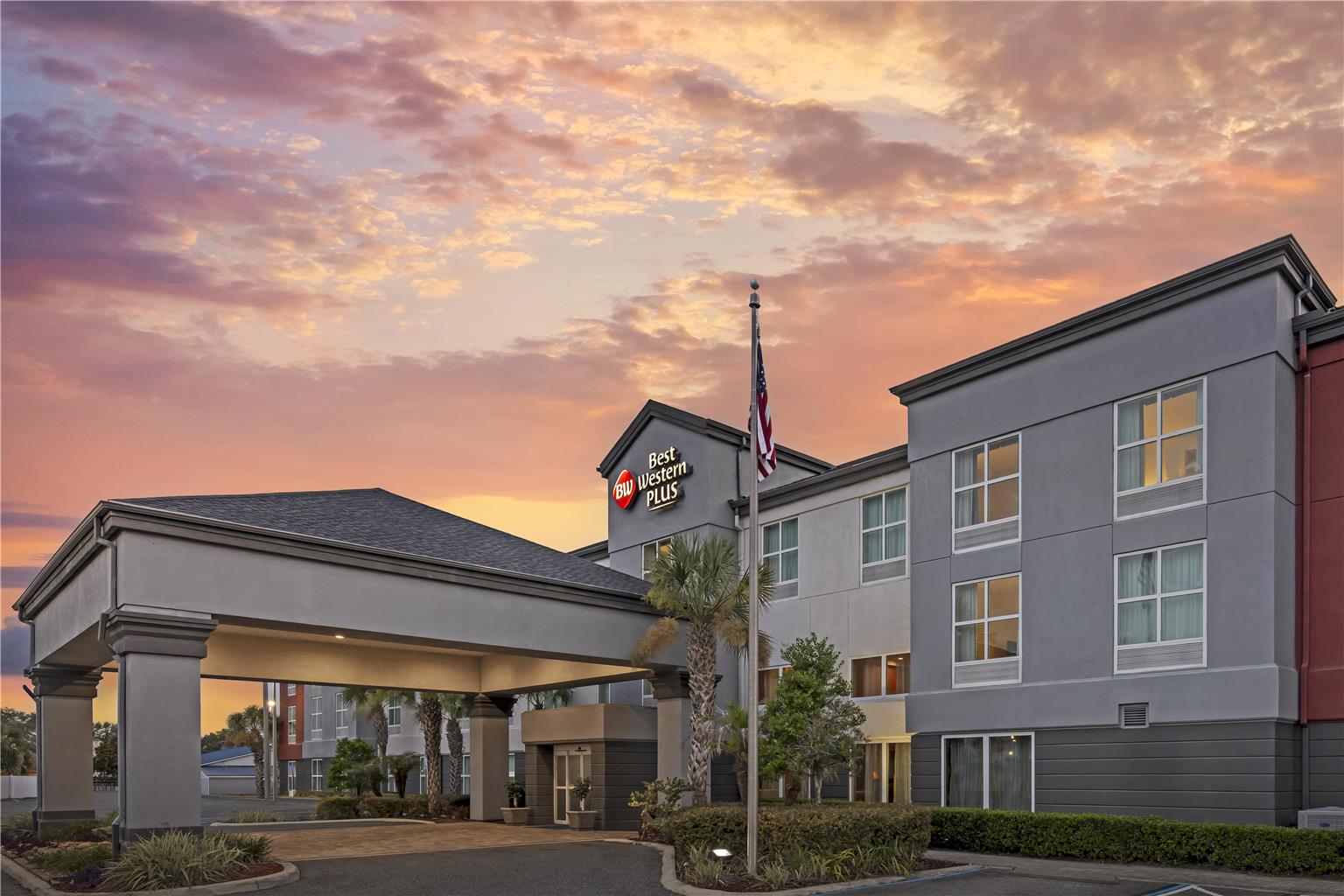 Best Western Plus Chain of Lakes Inn/Ste