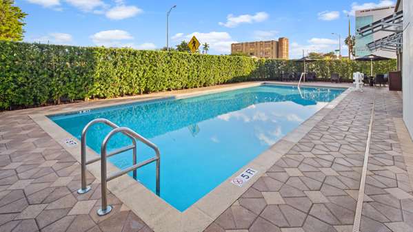 Pool - Best Western Premier Miami Airport Hotel & Suites