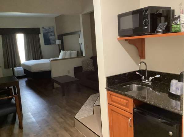Suite - Best Western Plus Madison Inn - I-10, Exit 258