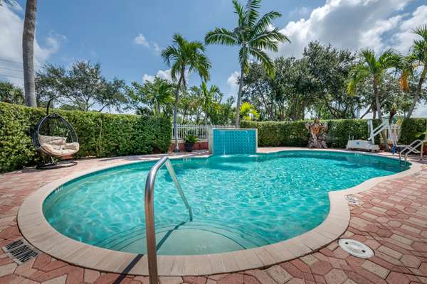 Pool - Best Western Plus Palm Beach Gardens Hotel & Suites