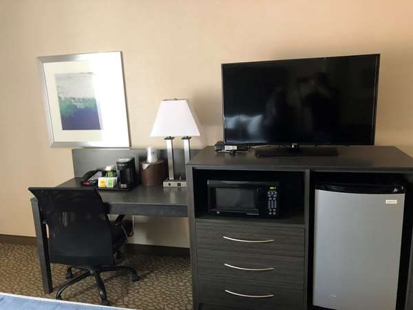  - Best Western Plus Bradenton Inn & Suites