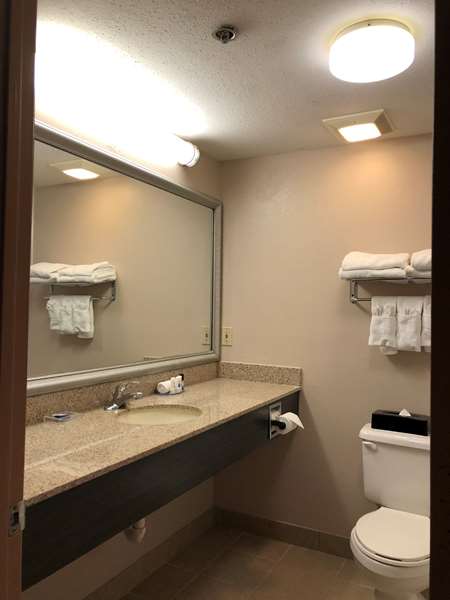  - Best Western Plus Bradenton Inn & Suites