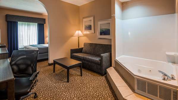  - Best Western Plus Bradenton Inn & Suites
