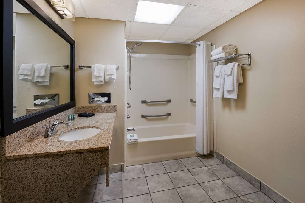 Best Western Milton Inn-guestroom-Guest Room,Bathroom,On-Site.jpg