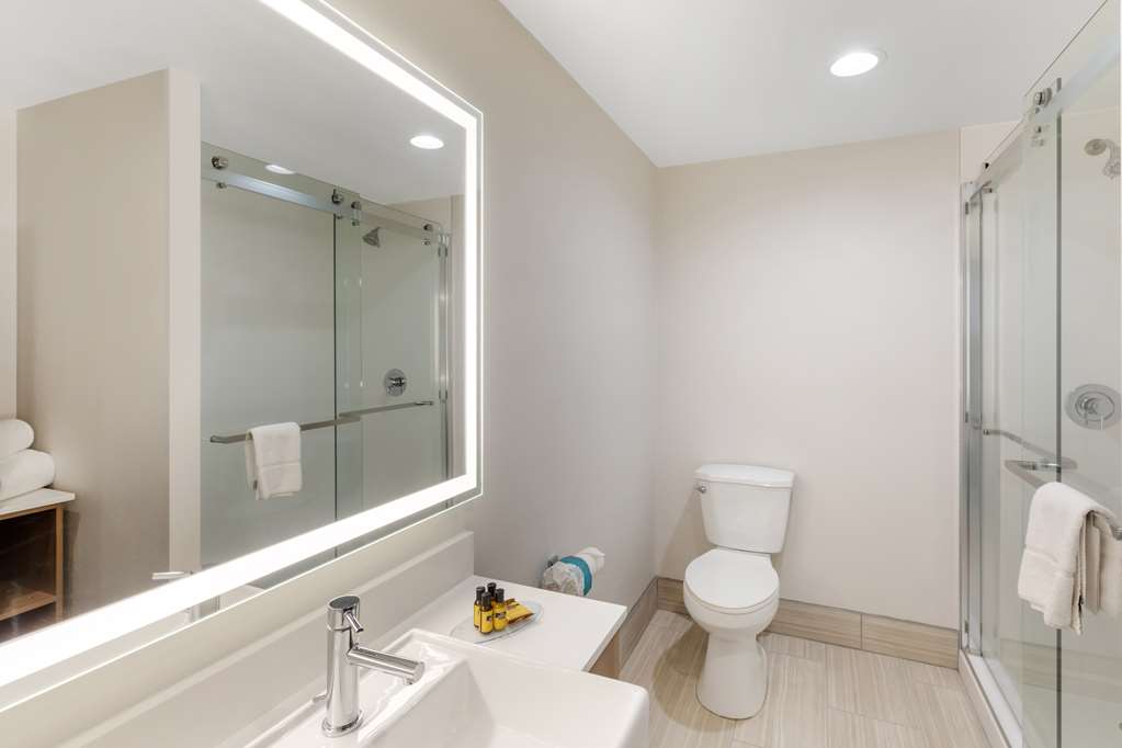 Best Western Plus Atlanta Airport-East-guestroom-Guest Room,Bathroom,On-Site.jpg