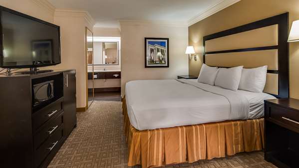  - Best Western Inn & Suites of Macon - I-475, Exit 3