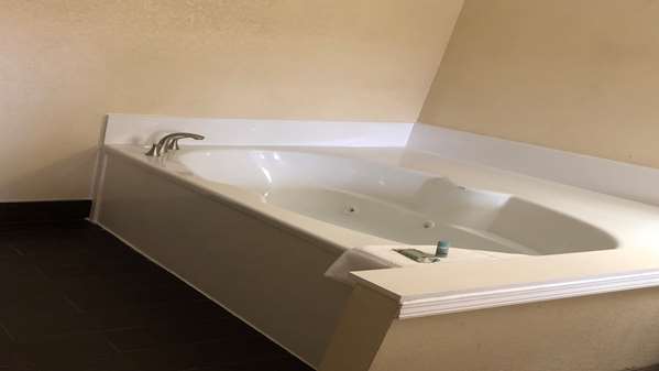  - Best Western Inn & Suites of Macon - I-475, Exit 3