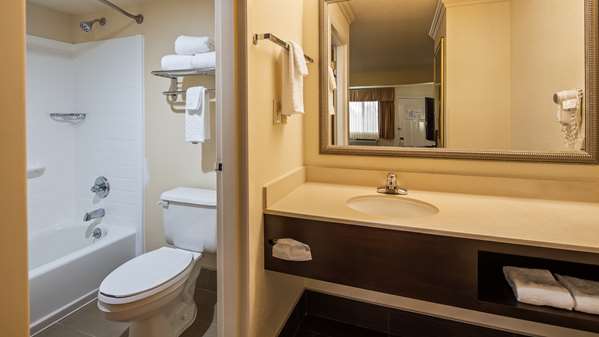  - Best Western Inn & Suites Byron - I-75, Exit 149