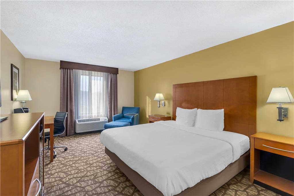 Best Western Plus Richmond Hill Inn-guestroom-Guest Room,On-Site.jpg