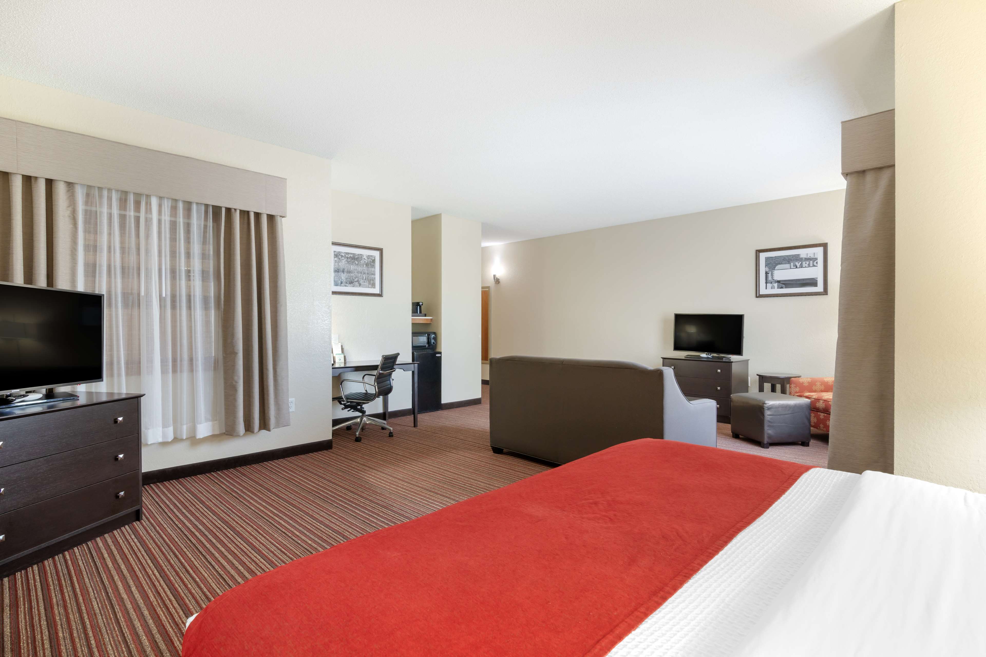 Best Western Plus Bradbury Inn & Suites - Tap to explore photos