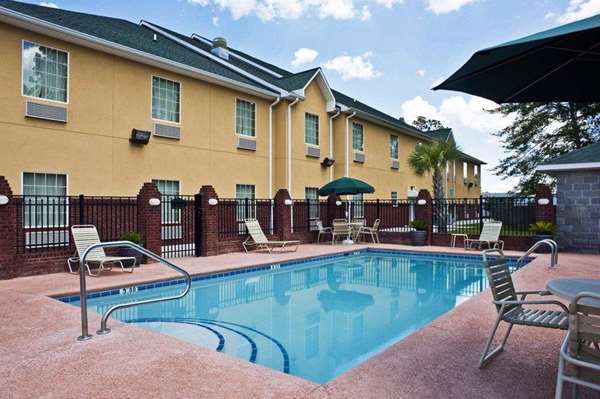 Pool - Best Western Plus Bradbury Inn & Suites Waycross
