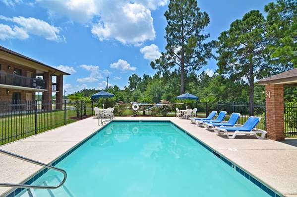 Pool - Best Western Bradford Inn Swainsboro