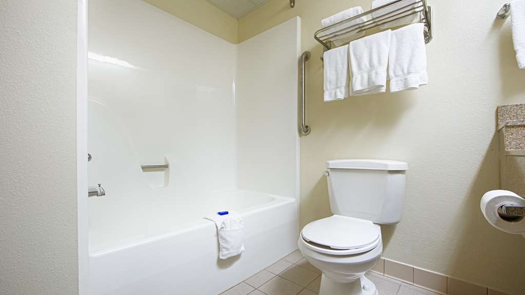 Best Western Hiram Inn & Suites-guestroom-Guest Room,Bathroom,On-Site.jpg