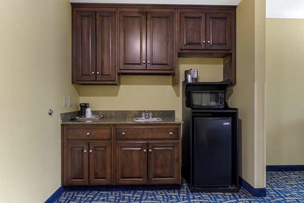  - Best Western Plus Brunswick Inn & Suites - I-95, Exit 38