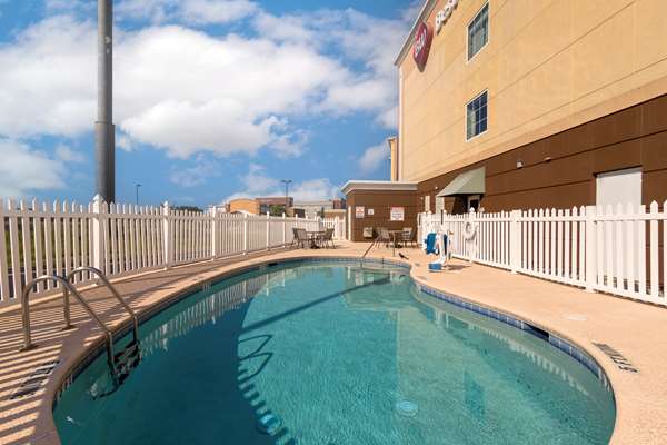 Pool - Best Western Plus Brunswick Inn & Suites - I-95, Exit 38