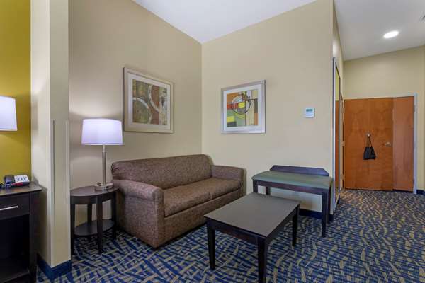  - Best Western Plus Brunswick Inn & Suites - I-95, Exit 38