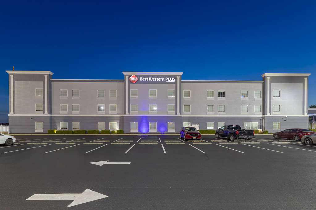 Best Western Plus Brunswick Inn & Suites