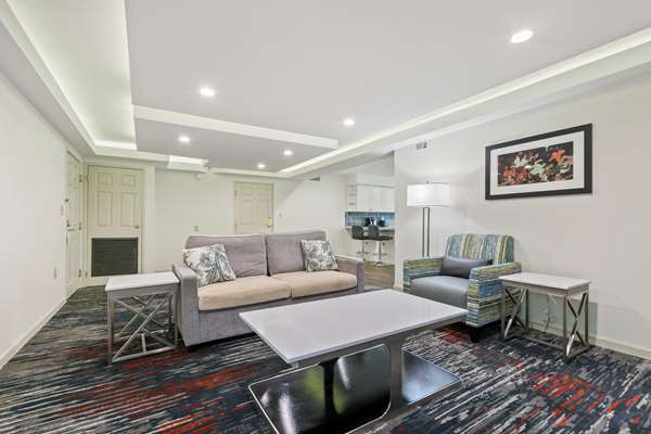  - Best Western Plus Lake Lanier Inn Oakwood