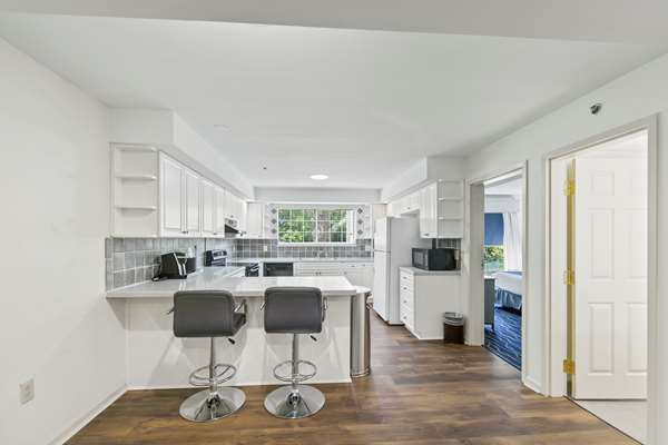  - Best Western Plus Lake Lanier Inn Oakwood