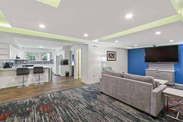  - Best Western Plus Lake Lanier Inn Oakwood