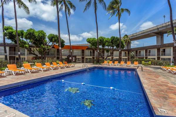 Pool - Best Western Plaza Hotel Honolulu