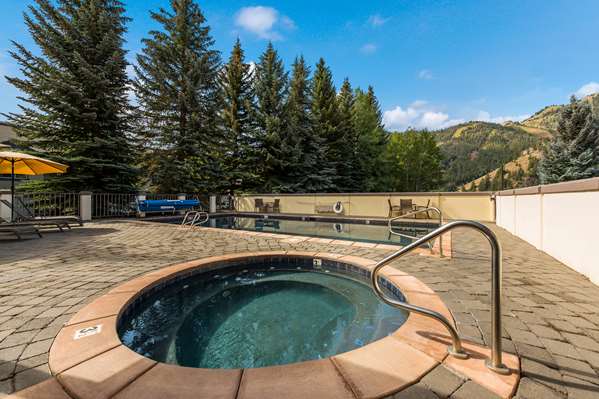 Pool - Best Western Tyrolean Lodge Ketchum