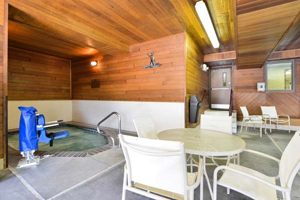 Spa - Best Western Plus Meridian Hotel - I-84, Exit 44