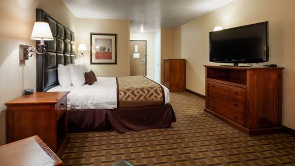  - Best Western Plus Meridian Hotel - I-84, Exit 44