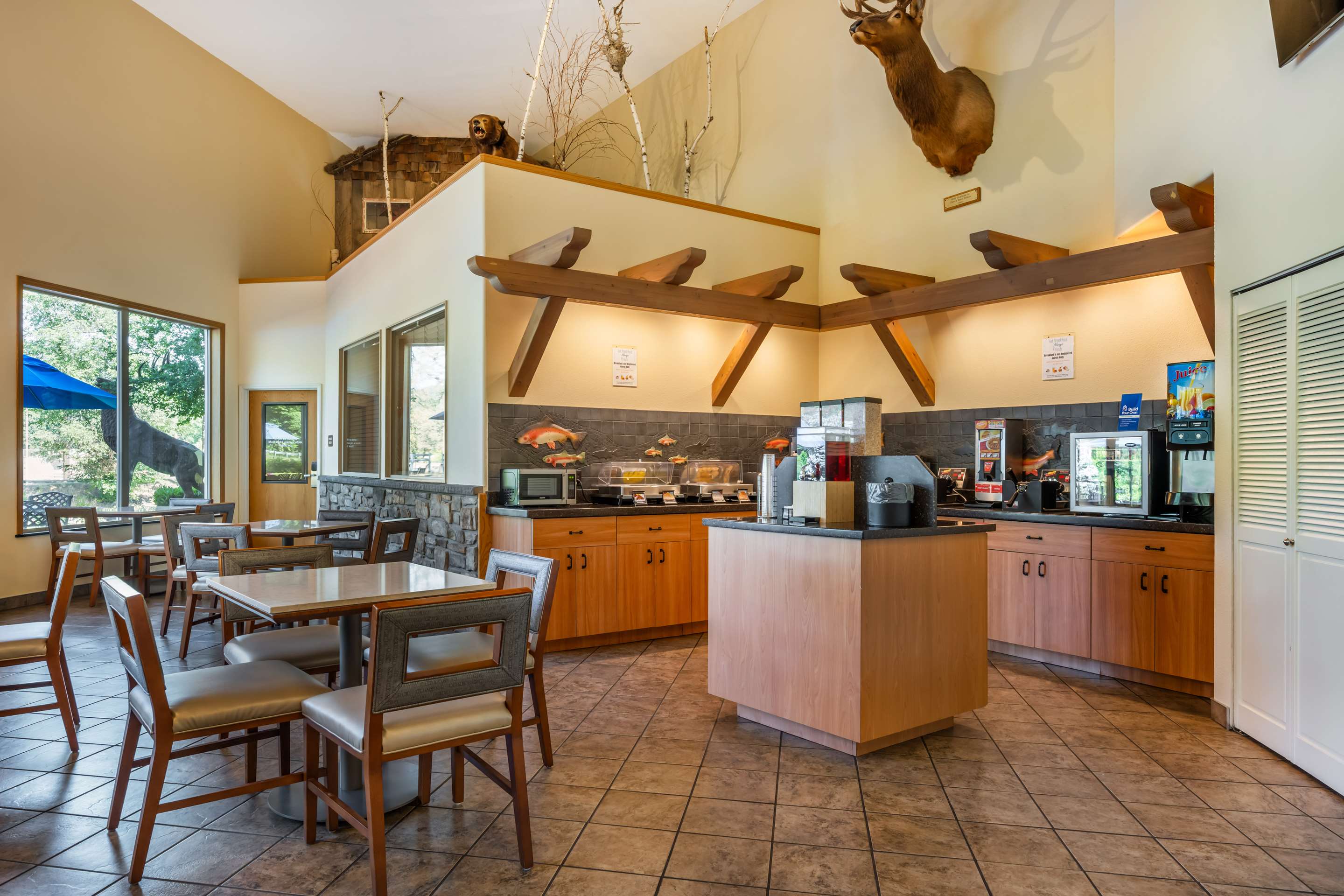Breakfast Area | Best Western Lodge At River's Edge