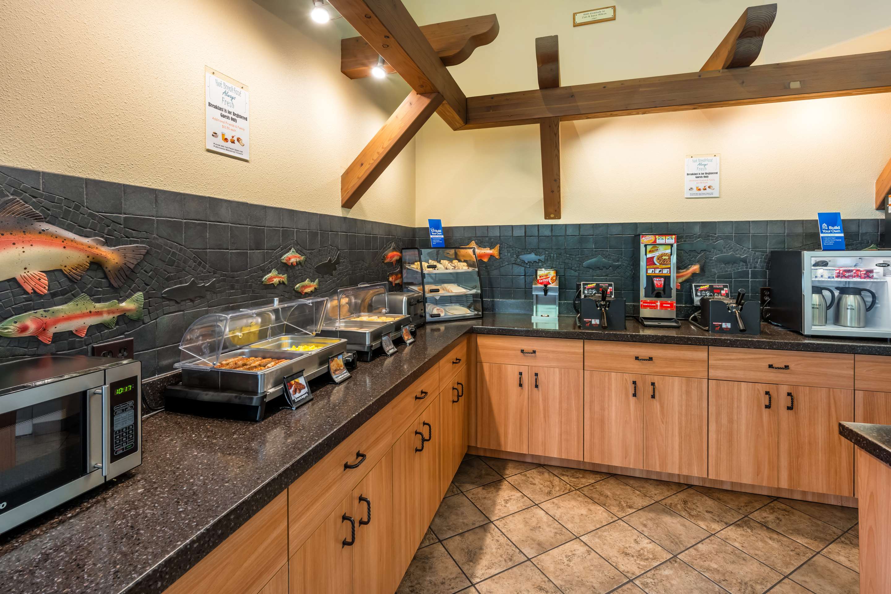 Breakfast Area | Best Western Lodge At River's Edge