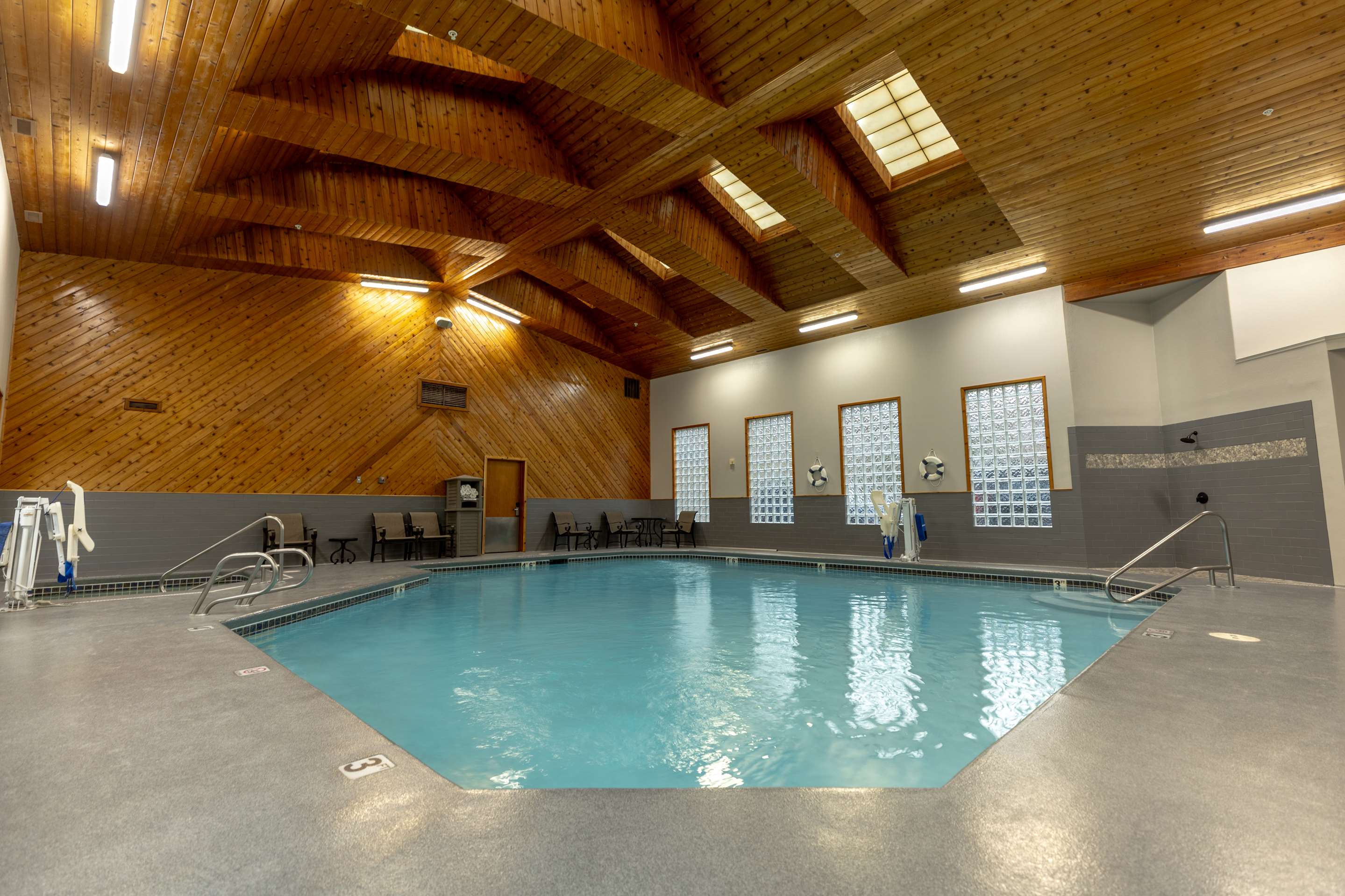 Pool | Best Western Lodge At River's Edge