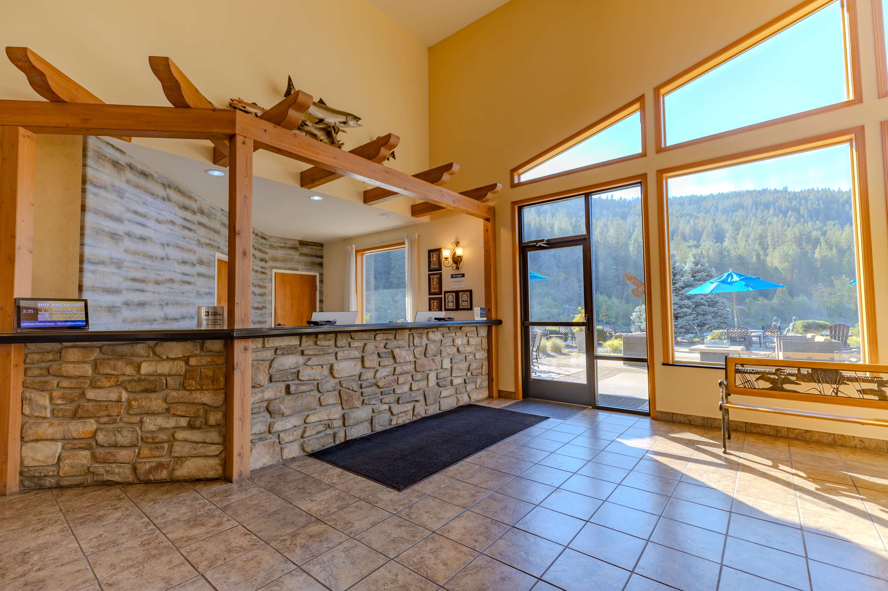 Front Desk | Best Western Lodge At River's Edge