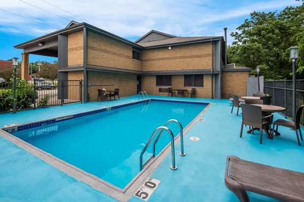 Pool - Best Western Riverside Inn Danville - I-74, Exit 215