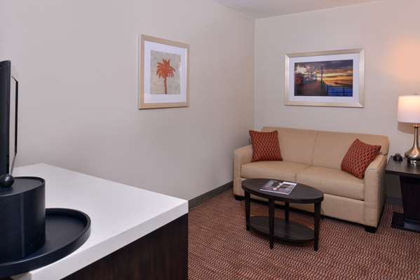 Suite - Best Western Royal Palace Inn & Suites Los Angeles