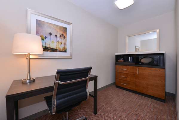  - Best Western Royal Palace Inn & Suites Los Angeles