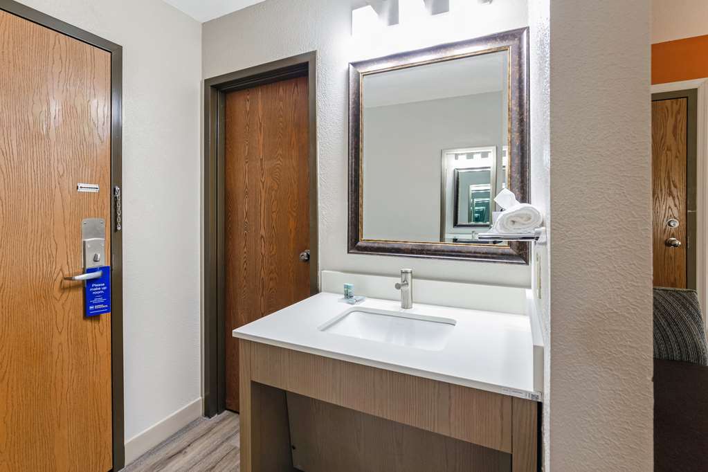 Best Western U. S. Inn-guestroom-Guest Room,Bathroom,On-Site.jpg