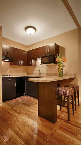 Suite - Best Western Plus Hawthorne Terrace Hotel Chicago