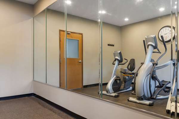Fitness/ Exercise Room - Best Western Des Plaines Inn