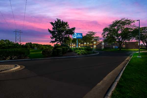 Exterior view - Best Western Prairie Inn Galesburg - I-74, Exit 48