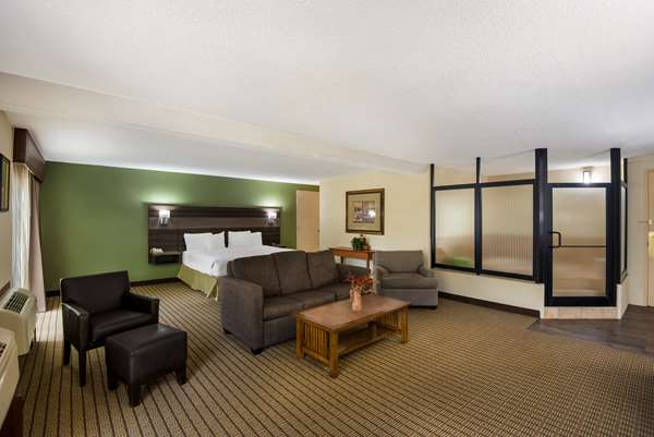 Suite - Best Western Prairie Inn Galesburg - I-74, Exit 48