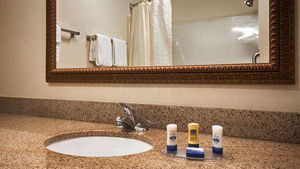  - Best Western Legacy Inn & Suites South Beloit - I-39 & I-90, Exit 1