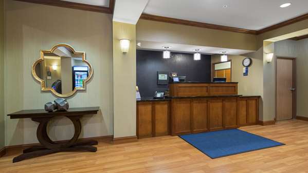  - Best Western Legacy Inn & Suites South Beloit - I-39 & I-90, Exit 1