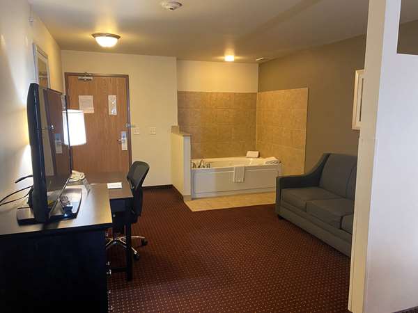  - Best Western Legacy Inn & Suites South Beloit - I-39 & I-90, Exit 1