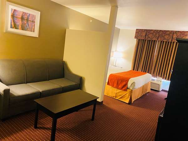  - Best Western Legacy Inn & Suites South Beloit - I-39 & I-90, Exit 1