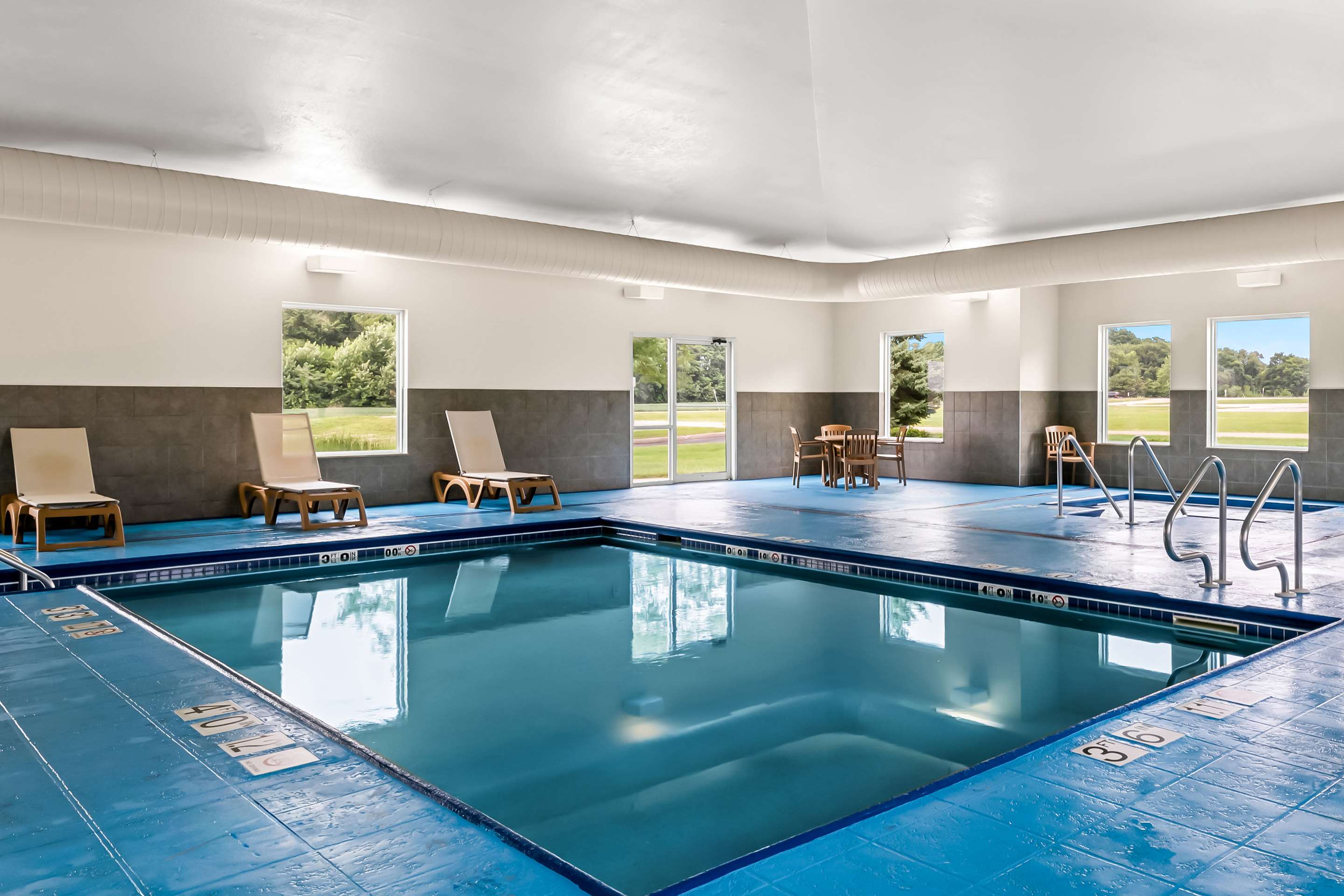 Indoor Pool | Best Western Legacy Inn & Suites Beloit/South Beloit