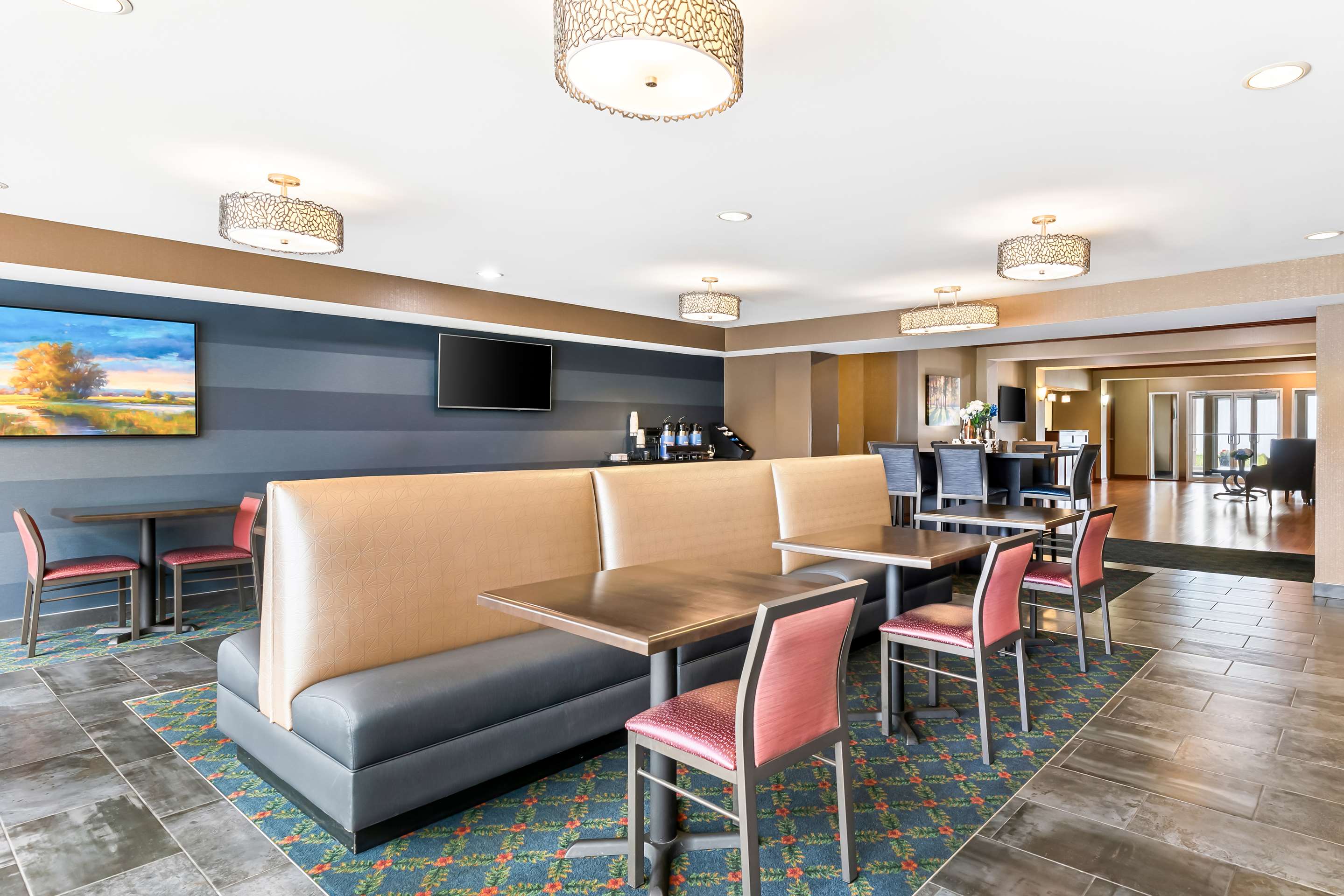 Breakfast Area | Best Western Legacy Inn & Suites Beloit/South Beloit