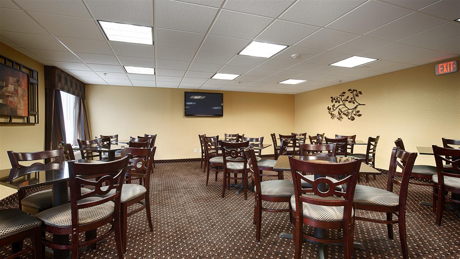 Best Western Plus Parkway Hotel Alton, IL See Discounts