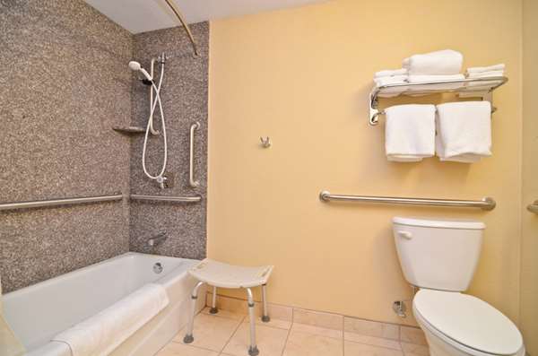  - Best Western Plus Parkway Hotel Alton