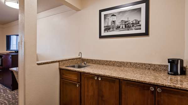  - Best Western Plus Hotel East Peoria - I-74, Exit 95A